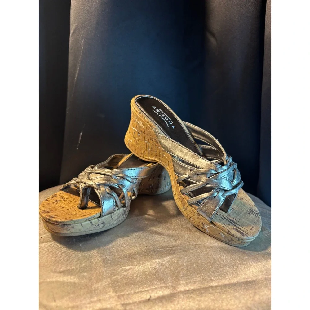 Arizona Jean Company Womens Metallic Silver Strappy Cork Wedge Sandals Size 8M